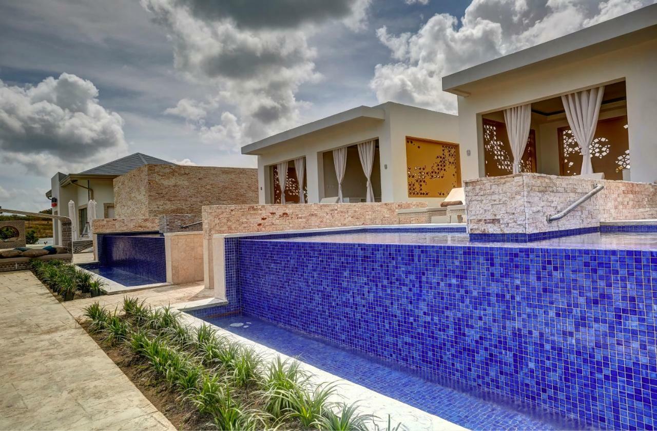 รอยัลตัน อันติกวา รีสอร์ต แอนด์ สปา - ออลอินคลูซีฟ Hotel Five Islands Village ภายนอก รูปภาพ